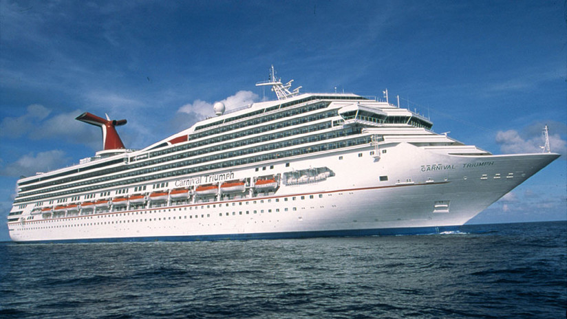 "Caos, gritos, llanto, pánico": Un crucero se inclina hacia un costado surcando el Caribe (FOTOS)