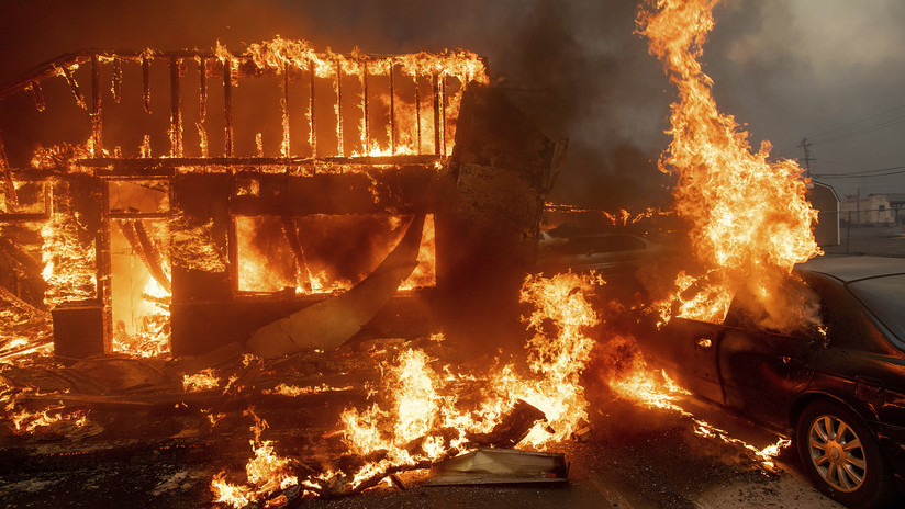 20.000 evacuados por el incendio — California 20.000 evacuados por el incendio — California