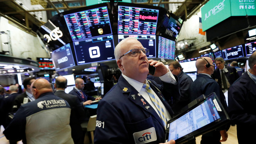 Wall Street vuelve a tropezar con la piedra china y  la caída de los precios del petróleo