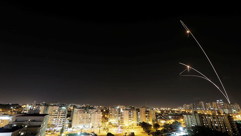 VIDEO: El momento exacto en que un autobús israelí es alcanzado por un misil desde Gaza