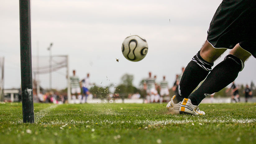 La narración de un gol salva a un conductor de caer a un precipicio