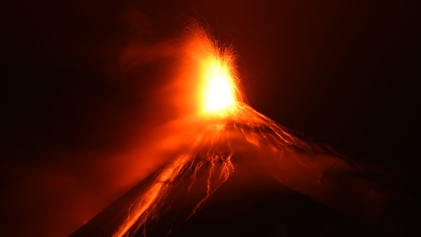Volcan de Fuego en Guatemala vuelve a hacer erupción 5bf2e28308f3d93c618b4567