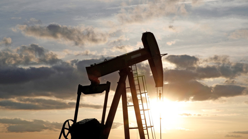El precio del barril de petróleo Brent desciende a tasas de hace nueve meses