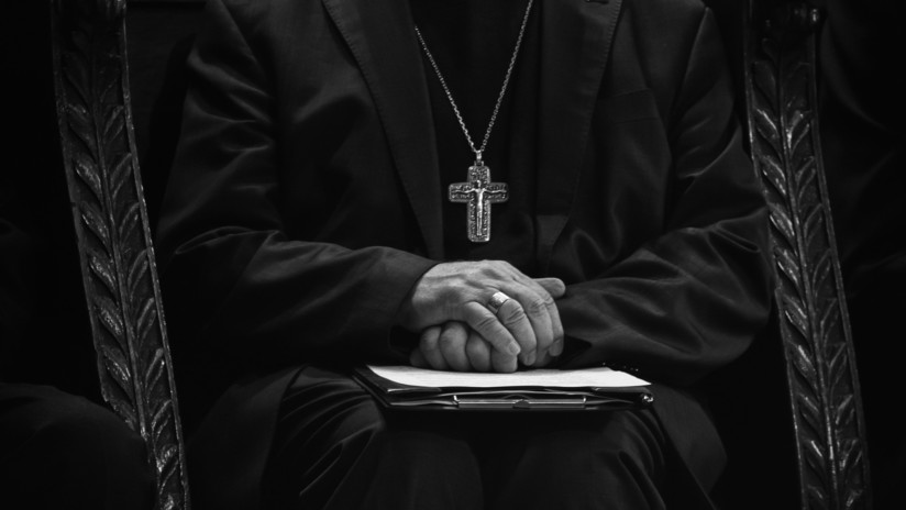 Un sacerdote roba más de 130.000 dólares a su parroquia para apostar en Internet
