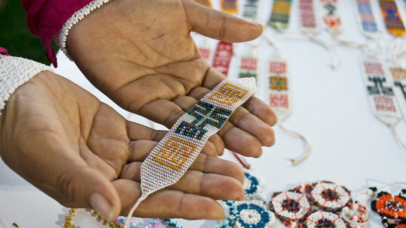 Lo que muchos ignoran cuando piden rebajas en las artesanías indígenas