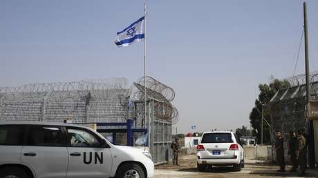 Un soldado israelí abre los puestos fronterizos en la ciudad de Quneitra, en los Altos del Golán, el 15 de octubre de 2018.