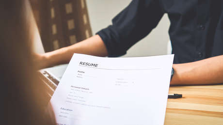 Condenan a 10 años de cárcel a una empleada de limpieza por mentir con su CV