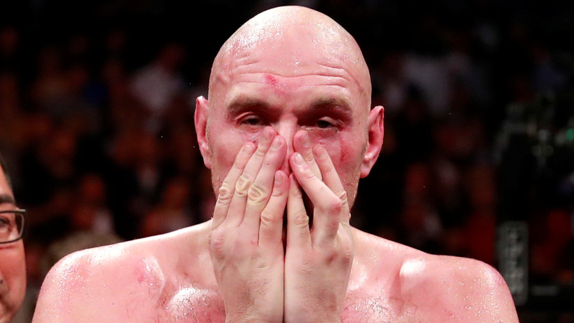 "Se levantÃ³ de entre los muertos": Boxeador sobrevive a dos 'knockdowns' y sigue la pelea (VIDEO)