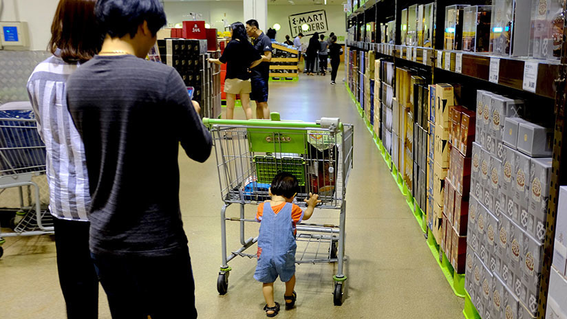Un bebé está a punto de morir tras infectarse con un carro de la compra sucio en Australia
