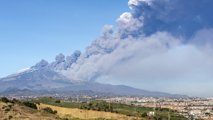 El volcán Etna entra en erupción en Italia 5c21942108f3d900218b4567