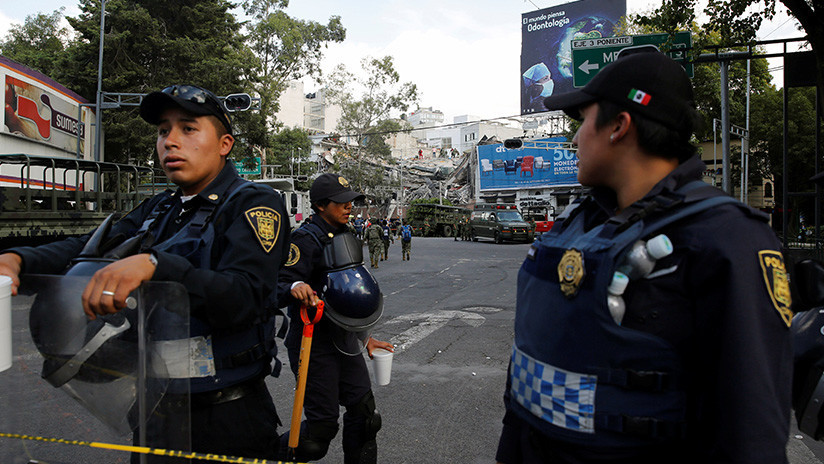 VIDEO: Cinco personas golpean brutalmente y dejan inconsciente a un Policía en México