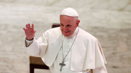 Papa Francisco: "La homosexualidad está de moda" pero los gais no deben unirse al clero católico