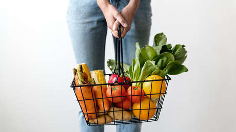 Padres veganos alimentan a su hija de 19 meses con una dieta estricta hasta dejarla desnutrida