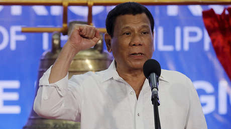 Duterte confiesa que de adolescente acosó a una criada en su casa