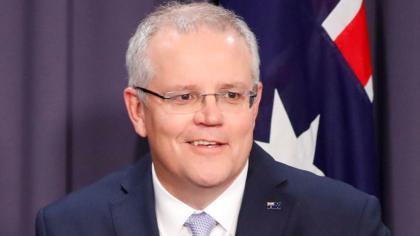 Error de Photoshop deja al primer ministro de Australia con dos pies izquierdos (y las redes arden)