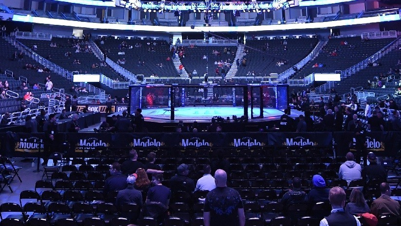 VIDEO: Una luchadora de MMA ignora la petición de su rival a detener la pelea y sigue atacándola
