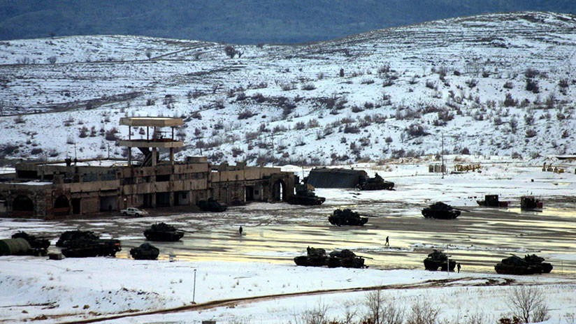 FOTOS, VIDEOS: Civiles asaltan y queman una base militar turca en el norte de Irak