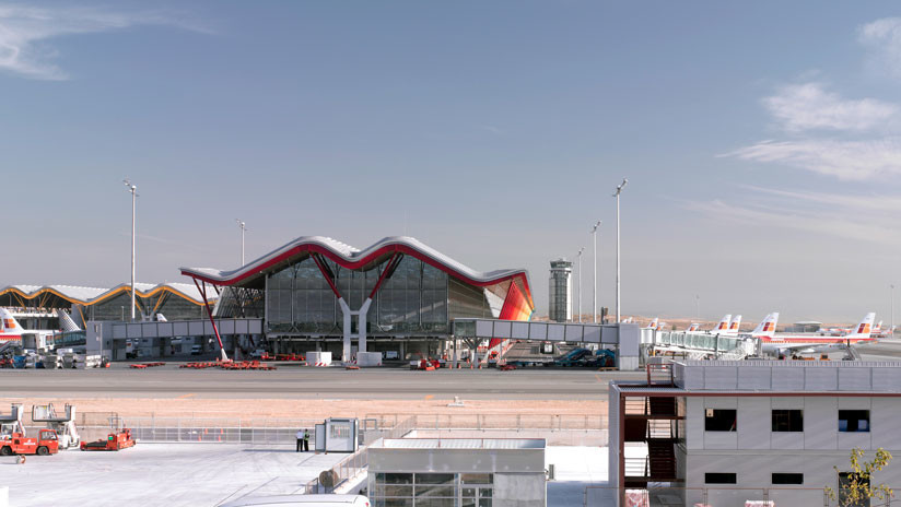 Un avión abandonado en el aeropuerto de Madrid podría ser subastado el próximo año