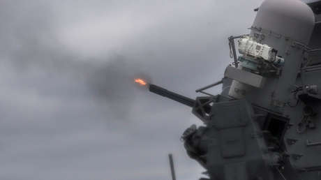 El destructor de misiles guiados USS Mustin (DDG 89).