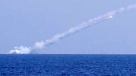 Misil de crucero ruso lanzado desde un submarino.