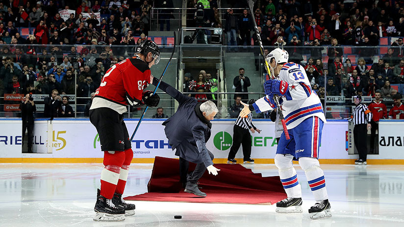 cantantes que salen con jugadores de hockey