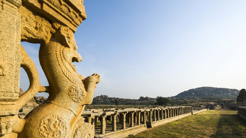VIDEO: Derriban pilares de un templo patrimonial en la India "por diversión"