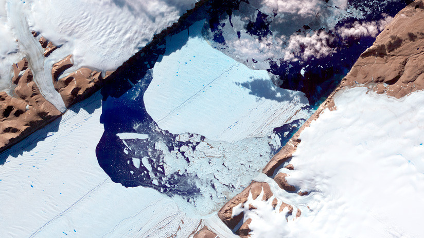 Otra grieta en uno de los glaciares más grandes de Groenlandia alarma a los científicos (FOTO)