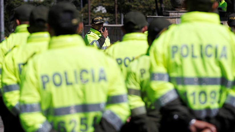 VIDEO: Policías colombianos lloran tras no salvar a una mujer que se arrojó de un puente con su hijo