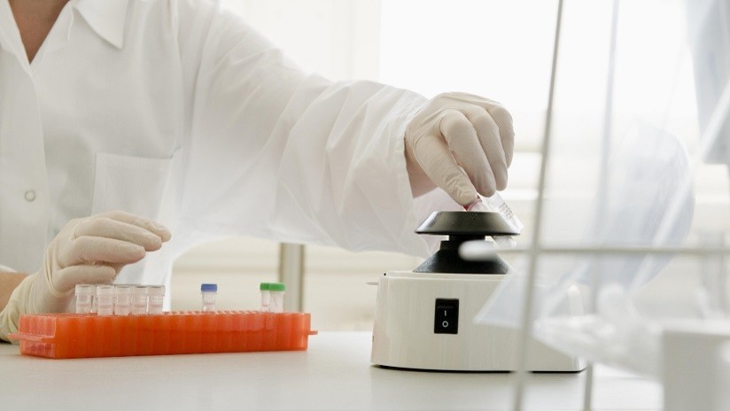 Realizarán pruebas de ADN para comprobar si un médico de fertilidad concibió en secreto al menos 47 hijos