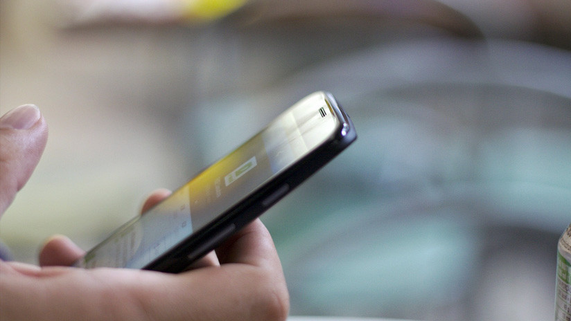 Escritora gana la oportunidad de conseguir 100.000 dólares renunciando a su 'smartphone' por 365 días (VIDEO)