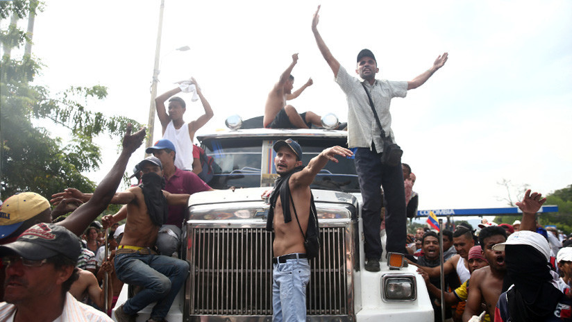 Colombia ordena el regreso de los camiones con 