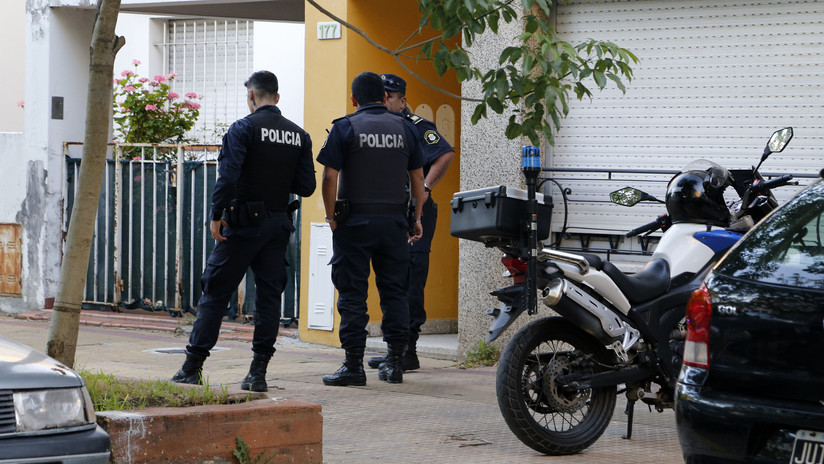 VIDEO: Un hombre espanta a puñetazos a dos ladrones armados que intentaron robar su casa