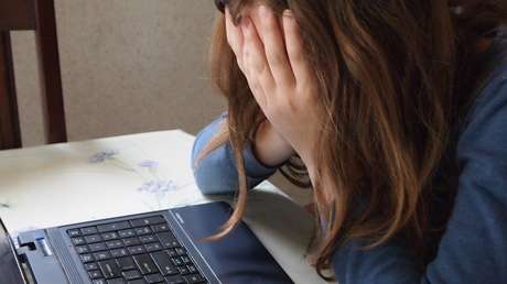 Argentina: Una mujer usa a su hija de 6 años para robar una computadora en una tienda (VIDEO)