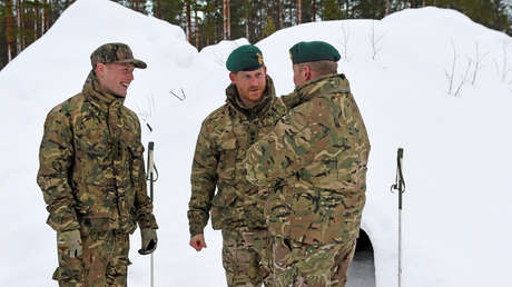 El príncipe Enrique de Inglaterra durante su visita a las tropas británicas en la base militar noruega de Bardufoss por el 50 aniversario del tradicional ejercicio de invierno Exercise Clockwork, el 14 de febrero de 2014.