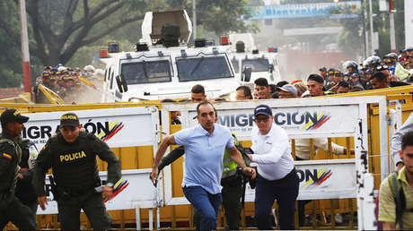 Momento en el que militares conducían por el puente Simón Bolívar, frontera colombo-venezolana.