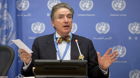 Alfred de Zayas, experto independiente, ofrece una conferencia en la sede de la ONU en Nueva York. 28 de octubre de 2013
