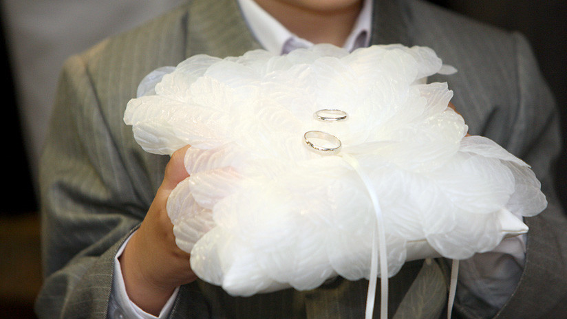 Um pai oferece US $ 300.000 e seus negócios para quem quer casar com sua filha sob uma condição