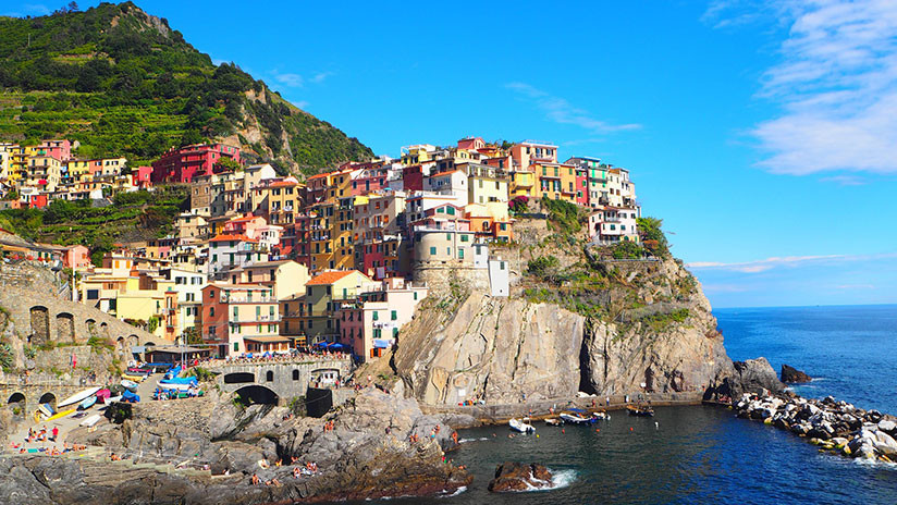 Anuncian multas para turistas que usen chanclas en los senderos de un parque natural en Italia