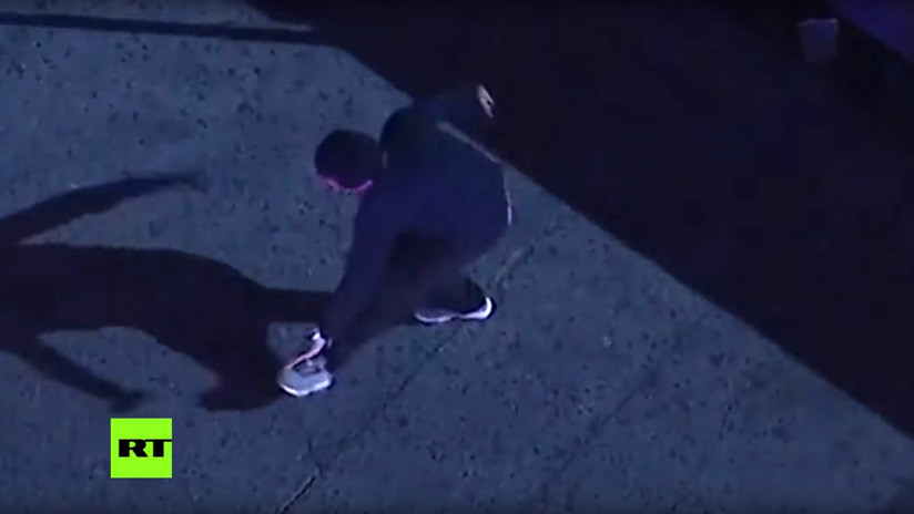VIDEO: Un hombre baila 'break dance' antes de su arresto en Los Ángeles