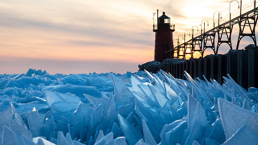 FOTOS: El lago Michigan fascina después de 'romperse en pedazos'