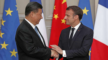 El presidente francés, Emmanuel Macron, junto al presidente chino, Xi Jinping, en París, Francia, el 25 de marzo de 2019.