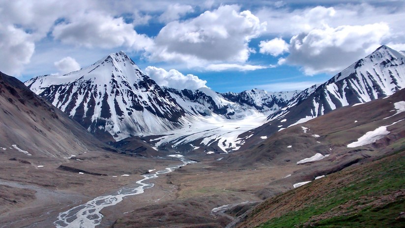 Toneladas de excremento humano están a punto de derretirse en una montaña de Alaska Toneladas de excremento humano están a punto de derretirse en una montaña de Alaska
