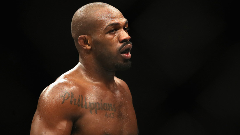 VIDEO: Un luchador de la UFC deja inconsciente a un aficionado al aplicarle una llave