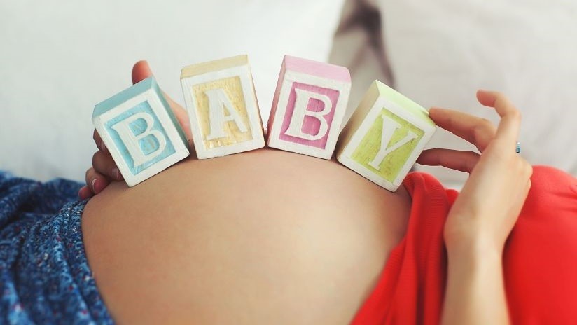 Acude al hospital por cálculos renales y termina dando a luz una niña apenas descubrir que estaba embarazada