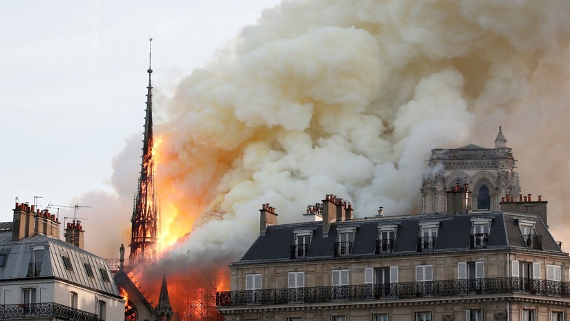 Voraz incendio en la emblemática catedral de Notre Dame de París Voraz incendio en la emblemática catedral de Notre Dame de París