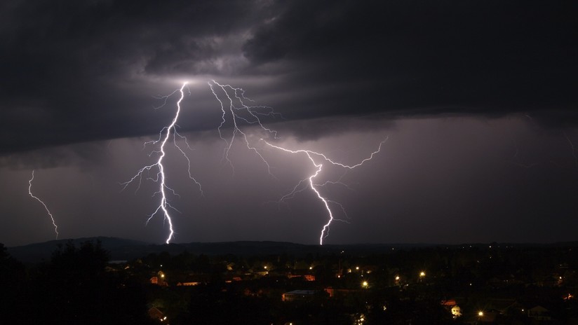 Científicos descubren por qué los rayos suelen caer dos veces en el mismo lugar Científicos descubren por qué los rayos suelen caer dos veces en el mismo lugar