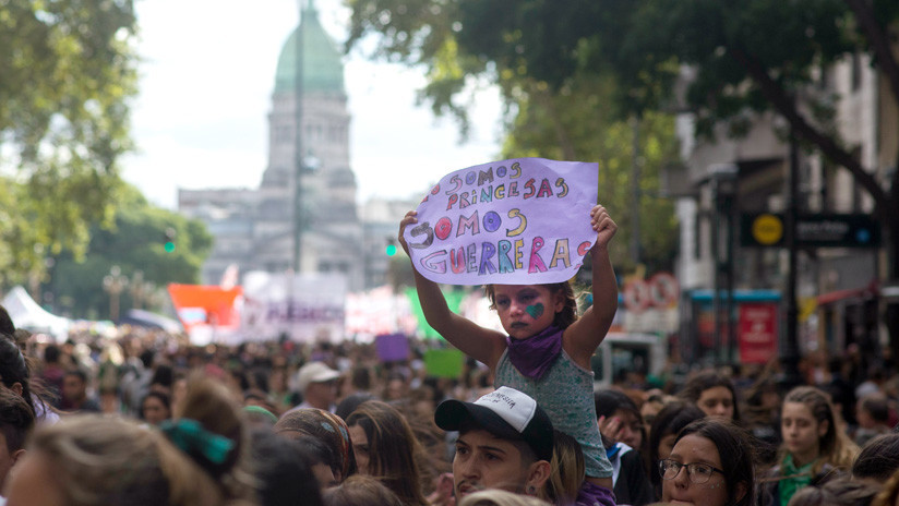 Ola de indignación en redes por los comentarios 'machirulos' de un político argentino a una periodista