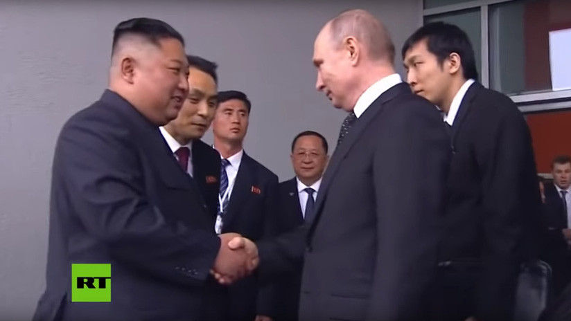 VIDEO: Afectuosa despedida entre Vladímir Putin y Kim Jong-un al terminar su histórica cumbre en Vladivostok