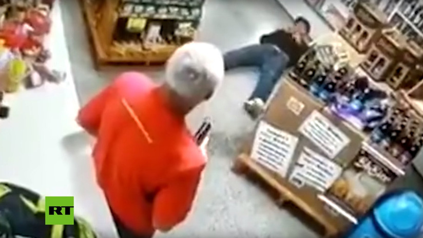 Ladrón recibe disparo durante robo en tienda de conveniencia