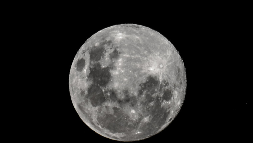 Científicos calculan que el meteorito que se estrelló contra la Luna viajaba a 61.000 kilómetros por hora